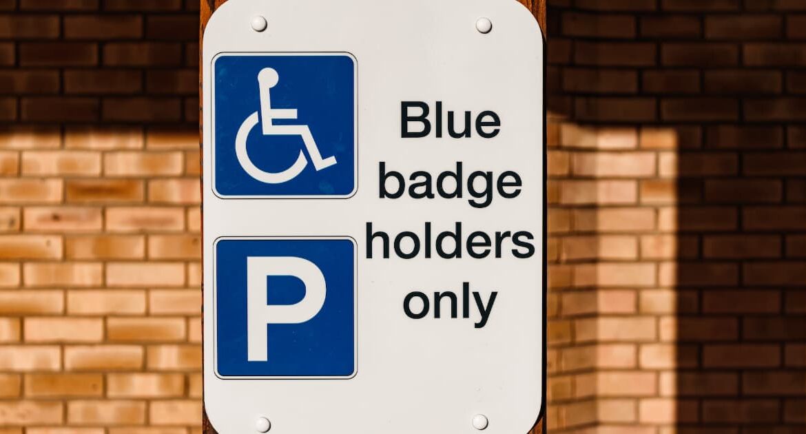 Accessibly parking sign